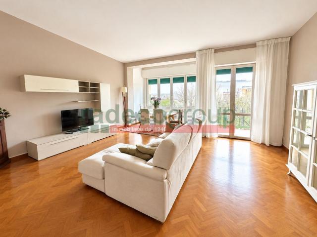 Appartamento in vendita di 150 m² in Via delle Siepi, 38