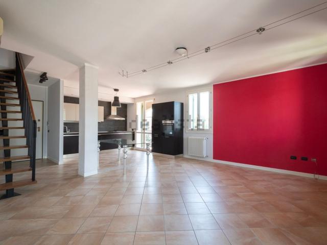 Appartamento in vendita di 150 m² in Via Demos Malavasi, 64