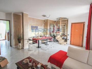 Appartamento in vendita di 150 m² in Via di Mezzo Sud, 100