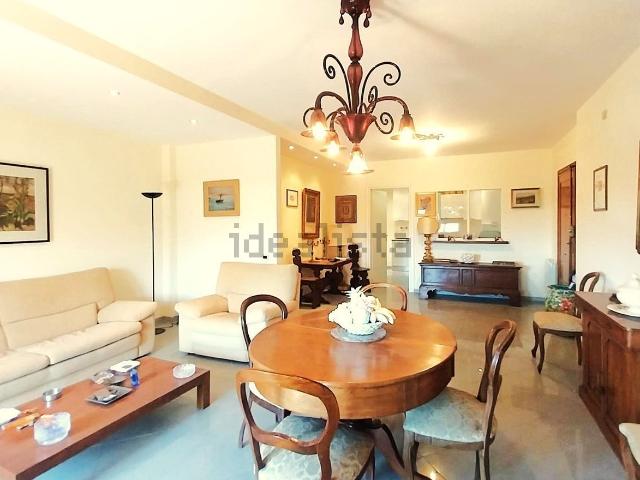 Appartamento in vendita di 150 m² in Via Emilia