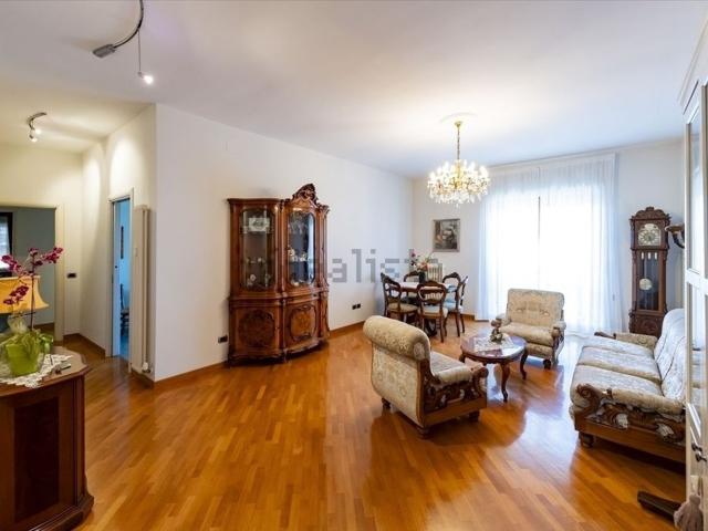 Appartamento in vendita di 150 m² in Via Federico Salomone