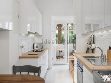 Appartamento in vendita di 150 m² in Via Festo Avieno, 87