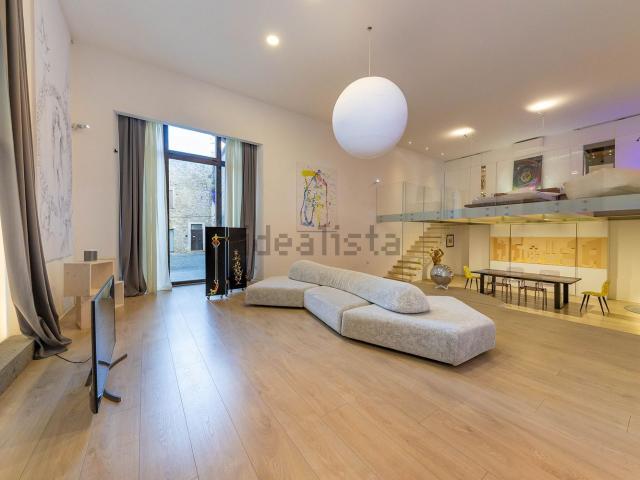 Appartamento in vendita di 150 m² in Via Filippeschi