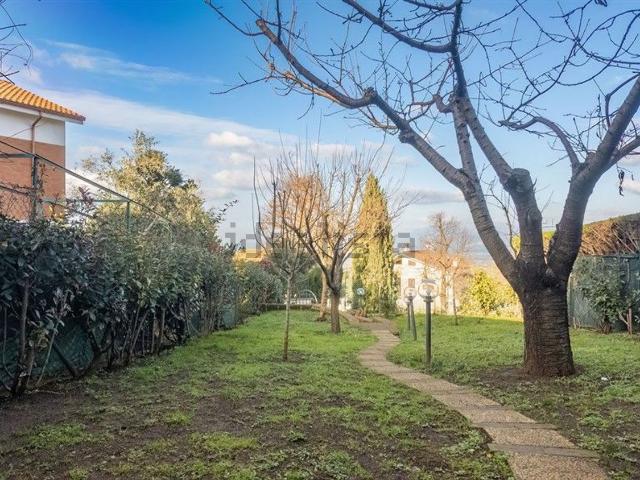 Appartamento in vendita di 150 m² in Via Filippo Luzi