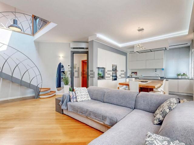 Appartamento in vendita di 150 m² in Via Fiordaliso, 30