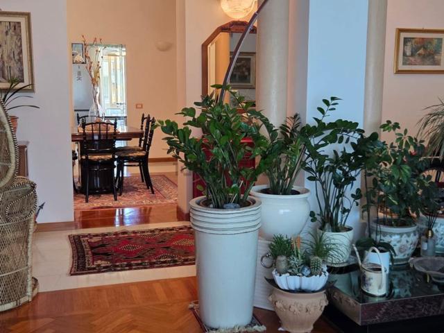 Appartamento in vendita di 150 m² in Via Frà Guittone