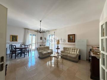 Appartamento in vendita di 150 m² in Via Francesco Petrarca, 1