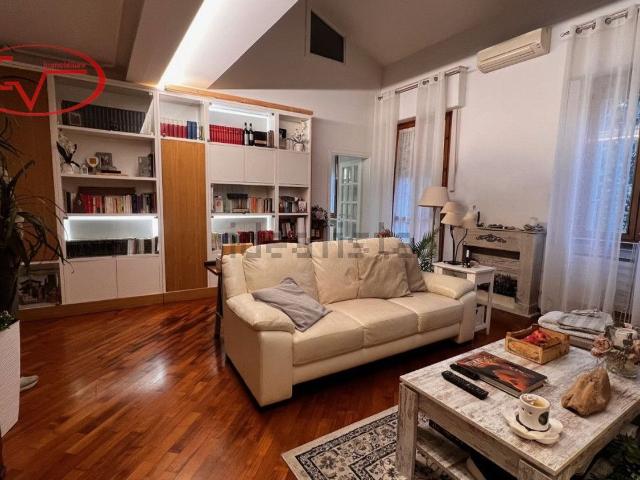 Appartamento in vendita di 150 m² in Via Francesco Petrarca