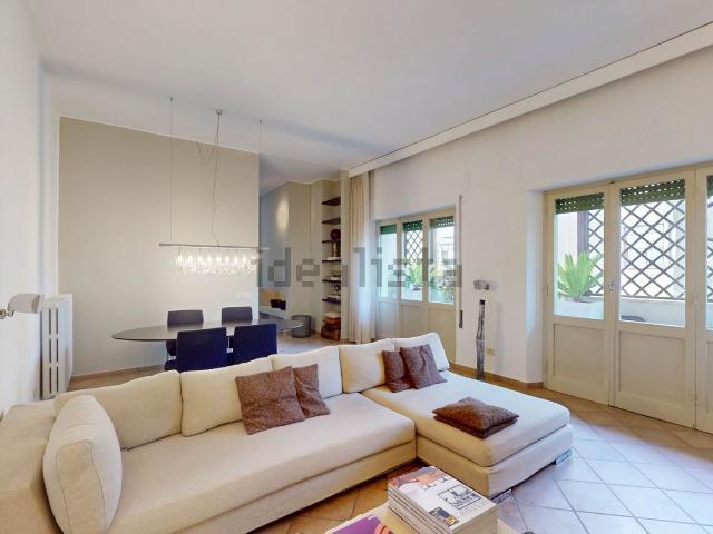 Appartamento in vendita di 150 m² in Via Fratelli Rosselli, 1