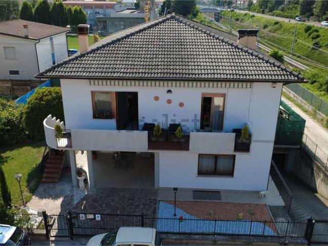 Appartamento in vendita di 150 m² in Via Leonardo da Vinci