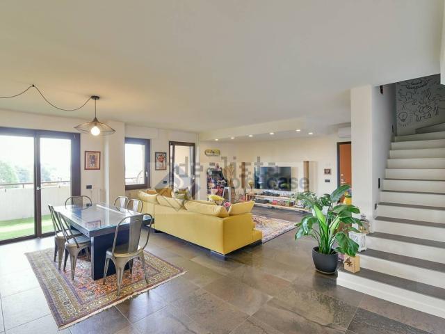 Appartamento in vendita di 150 m² in Via Livio Colzani, 108