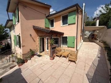 Appartamento in vendita di 150 m² in Via Lupia