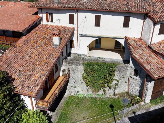 Appartamento in vendita di 150 m² in Via Monte Clemo