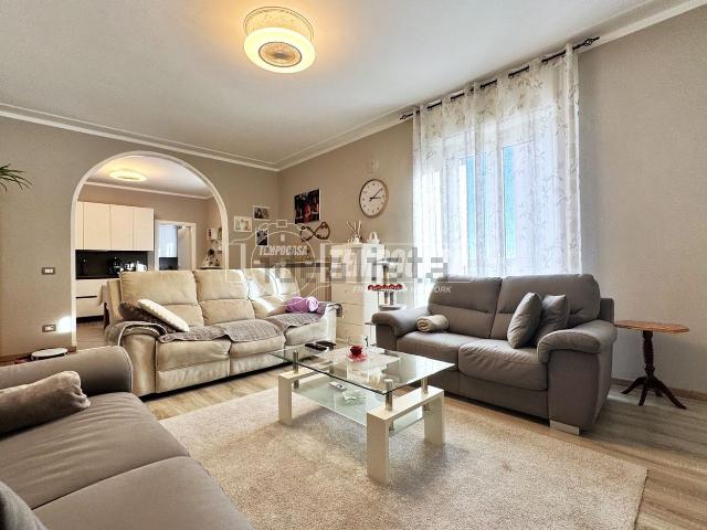 Appartamento in vendita di 150 m² in Via Martiri Libertà