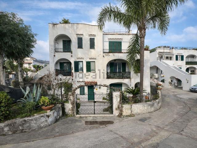 Appartamento in vendita di 150 m² in Via Michele Mazzella, 71