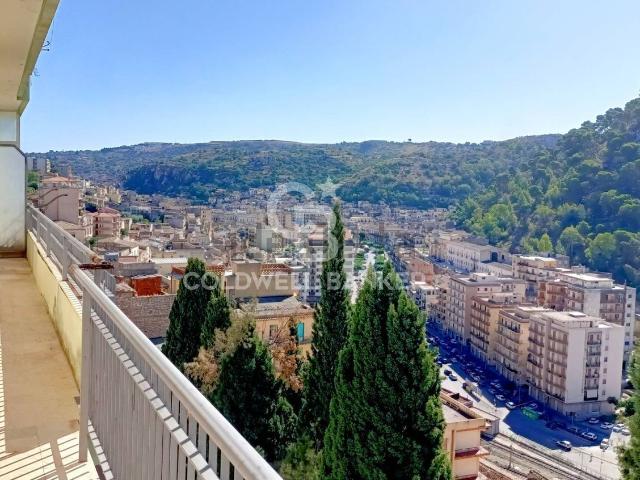 Appartamento in vendita di 150 m² in Via Nuova Sant&apos Antonio, 114
