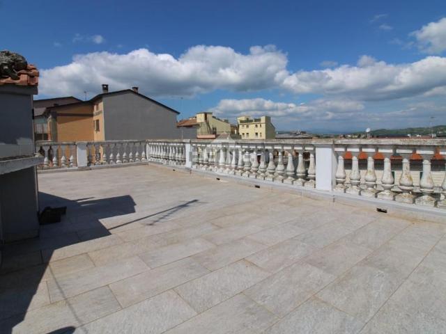 Appartamento in vendita di 150 m² in Via Santi Cosma e Damiano, 2