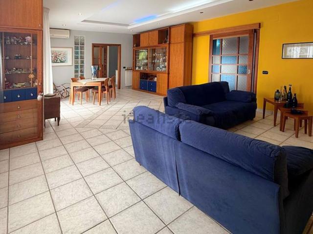 Appartamento in vendita di 150 m² in Via Strongoli, 1