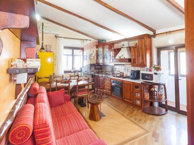 Appartamento in vendita di 150 m² in Via Paternò, 350