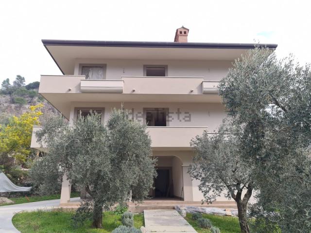 Appartamento in vendita di 150 m² in Via PER SANTA SERENA