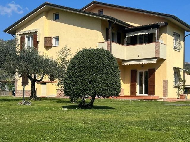 Appartamento in vendita di 150 m² in Via Romagnano, 1334