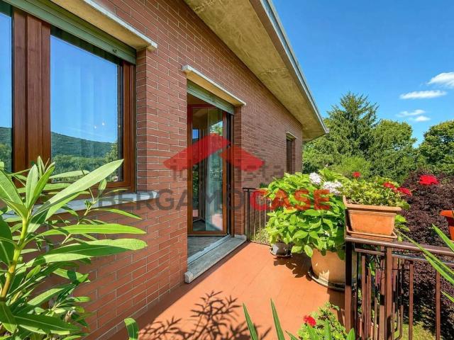 Appartamento in vendita di 150 m² in Via Tito Legrenzi