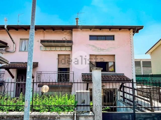 Appartamento in vendita di 150 m² in Via Tito Speri Traversa II