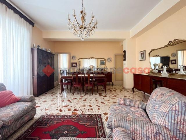 Appartamento in vendita di 150 m² in Via Volturno, 1