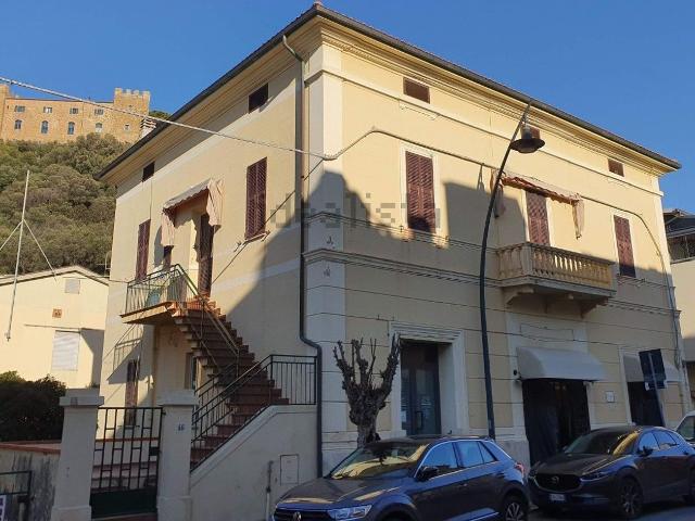 Appartamento in vendita di 150 m² in Via Vittorio Veneto