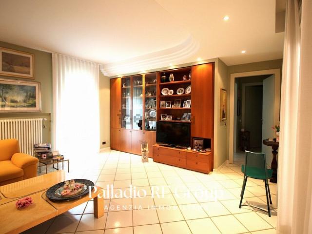 Appartamento in vendita di 150 m² in Viale Trieste, 25