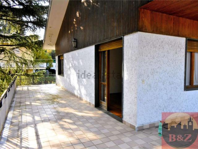 Appartamento in vendita di 200 m² in Viale XXV Aprile, 10