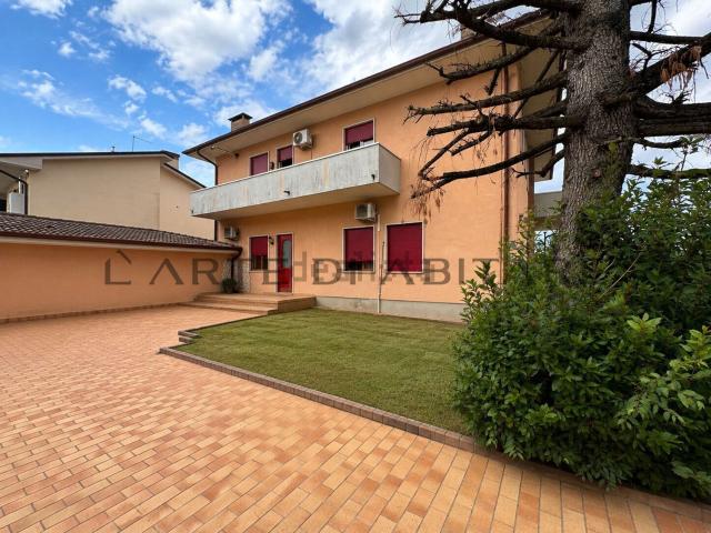 Appartamento in vendita di 150 m² in Viale degli Alpini, 2