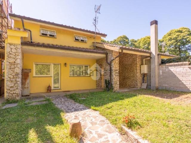 Appartamento in vendita di 150 m² in Viale dei Tigli, 44