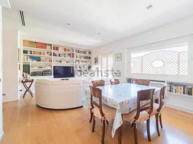 Appartamento in vendita di 150 m² in Viale delle Medaglie d&apos Oro, 283