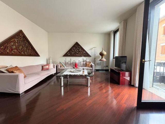 Appartamento in vendita di 150 m² in Viale Europa, 16