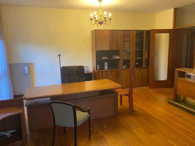 Appartamento in vendita di 150 m² in Viale Giuseppe Lacchin, 32