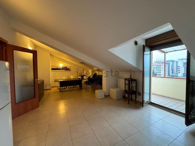 Appartamento in vendita di 150 m² in Viale Paolo Borsellino, 14