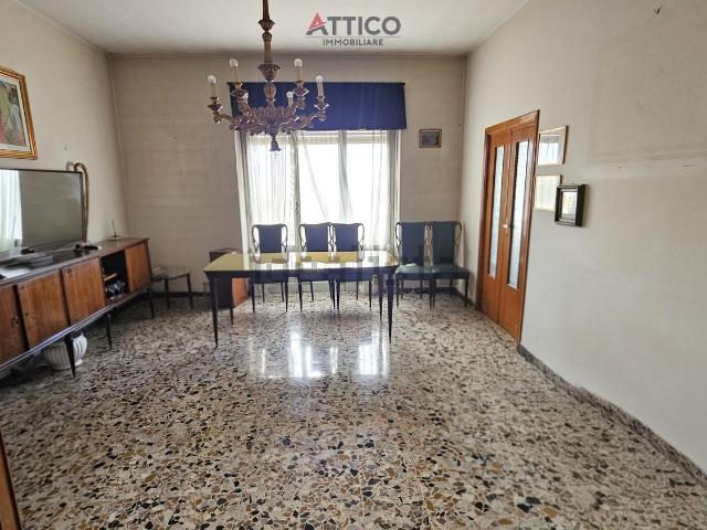 Appartamento in vendita di 150 m² in Viale San Francesco, 25