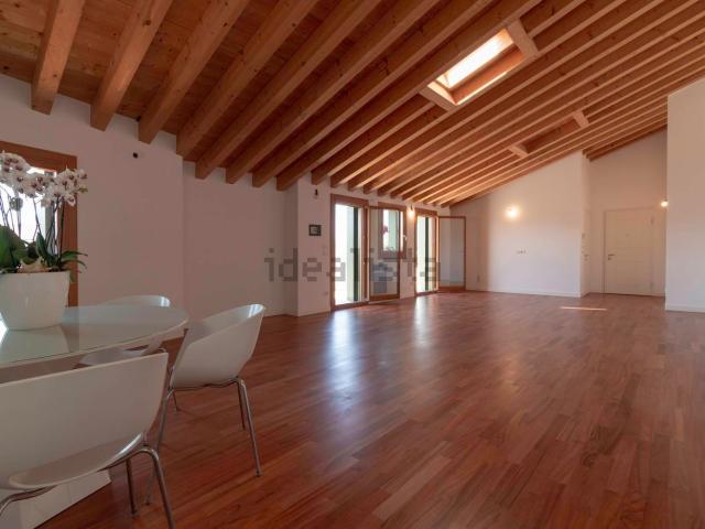 Appartamento in vendita di 150 m² in Borgo Sant&apos Agnese, 64