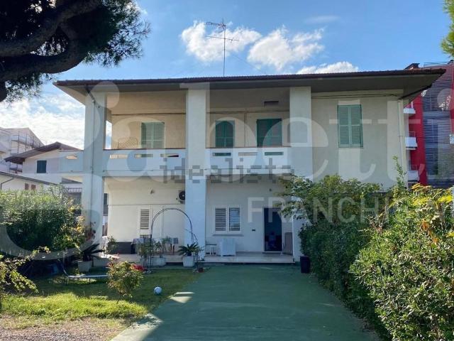 Appartamento in vendita di 150 m² in Lungomare Sirena, 18