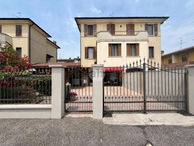 Appartamento in vendita di 150 m² in Piazza Vittorio Emanuele II, 86