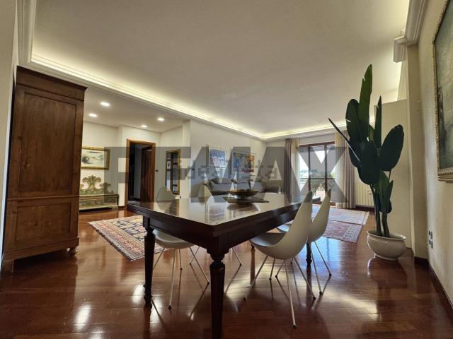 Appartamento in vendita di 150 m² in Piazzale Achille Cuonzo, 14