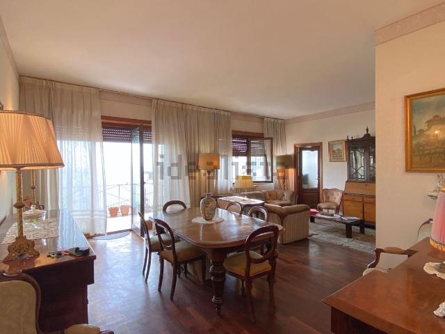 Appartamento in vendita di 151 m² in Via Francesco Petrarca, 74