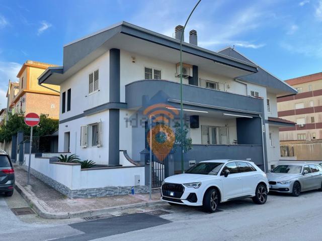 Appartamento in vendita di 151 m² in Via Leonardo Centonze, 5
