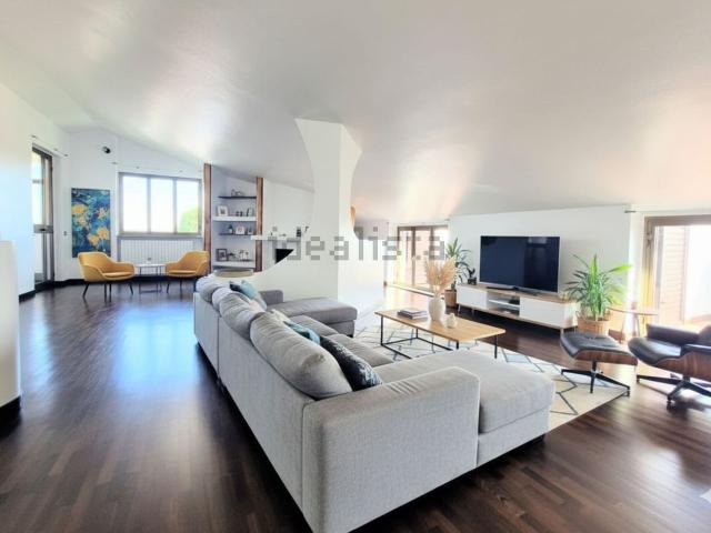 Appartamento in vendita di 151 m² in Via Luciano Manara, 32