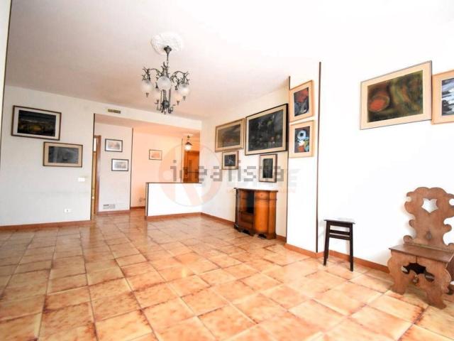Appartamento in vendita di 151 m² in Via Luna e Sole, 42