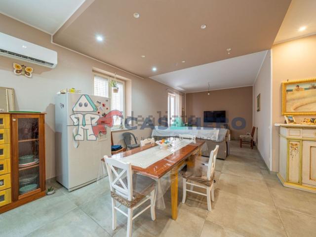 Appartamento in vendita di 151 m² in Via Senatore Scaduto