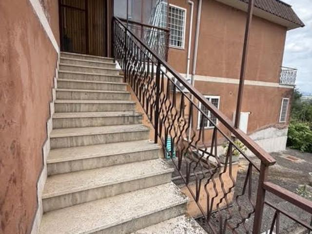 Appartamento in vendita di 151 m² in Via Poggio a Caiano