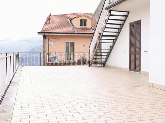 Appartamento in vendita di 151 m² in Via Piedi la Terra, 28