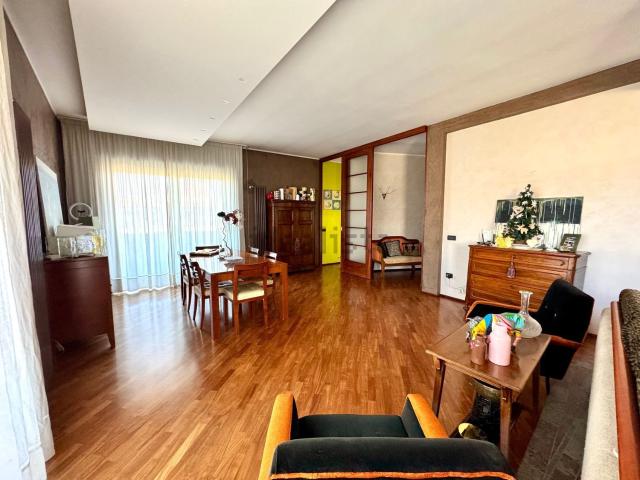 Appartamento in vendita di 151 m² in Via Raffaele Malagrida, 57
